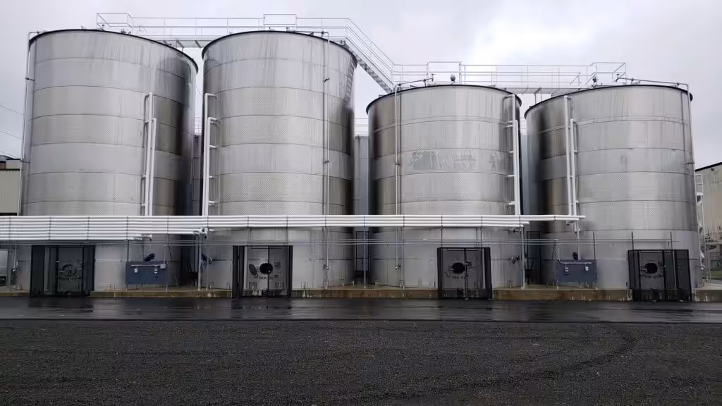 Custom stainless steel wine tank in Oregon — Fermentation Wine Tanks